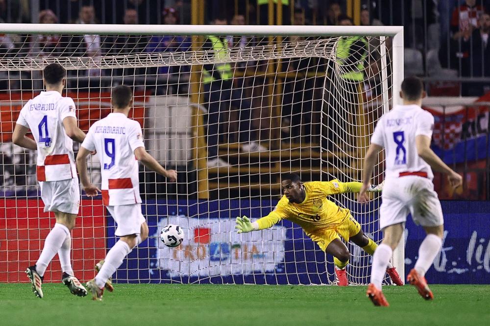 半场战报：热刺1-0哥本哈根，布伦南-约翰逊破门